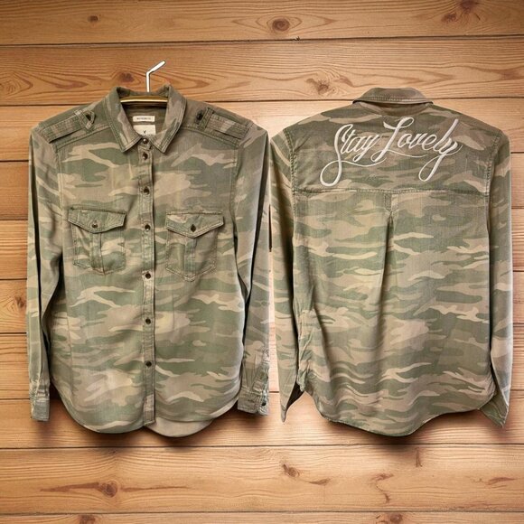 American Eagle Camo Stay Lovely Boyfriend Fit Button Down Shirt - Picture 1 of 8